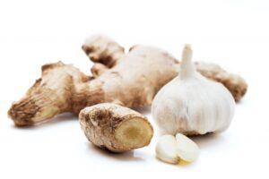 How to prepare a remedy for inflammation from ginger-garlic